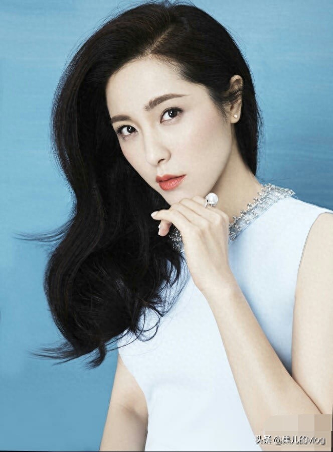 曾黎（1976年9月17日），出生于湖北省荆州市，中国内地女演员