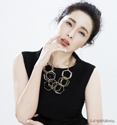 曾黎（1976年9月17日），出生于湖北省荆州市，中国内地女演员