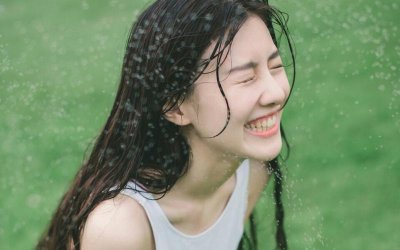 ​我有余生和你 风筝有清风和绳 草木有阳光和水