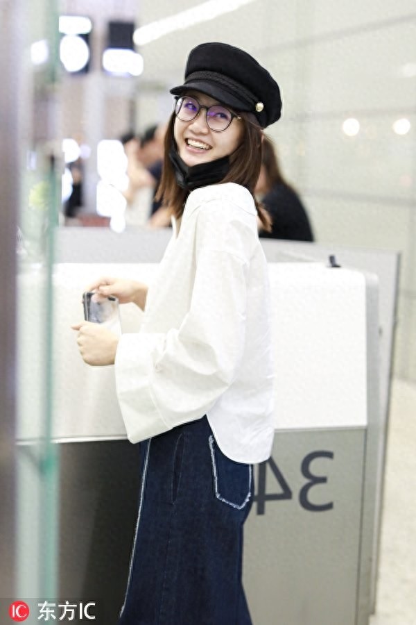 不愧是冯小刚选的女演员!苗苗素颜清秀可人,笑容像极了徐帆