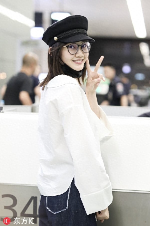 不愧是冯小刚选的女演员!苗苗素颜清秀可人,笑容像极了徐帆