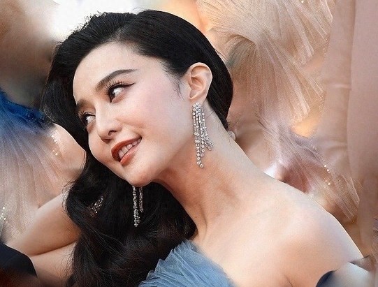 网友晒范冰冰17年前照片，未经过任何P图，再次打脸“整容说”！