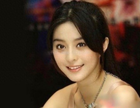 网友晒范冰冰17年前照片，未经过任何P图，再次打脸“整容说”！