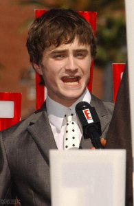 《哈利·波特与凤凰社》:黑暗中的勇气与团结