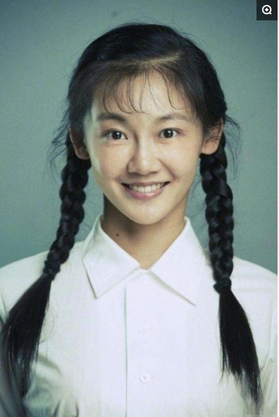 《芳华》女主苗苗出席活动，清新甜美，难怪冯小刚直言“舒服”