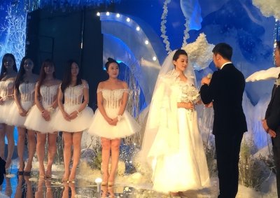 与哈琳娜离婚5年,经历插刀门、骗婚的印小天,该如何自救?