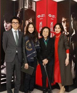 莫文蔚携84岁母亲莫何敏仪支持刘嘉玲舞台剧!撑着拐杖仍神采奕奕