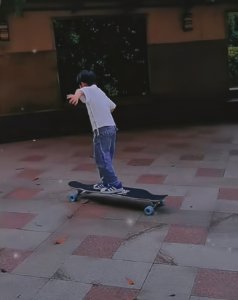 湖南台主持刘烨罕晒娃,儿子长相帅气似贵族,高颜值老公背景强大