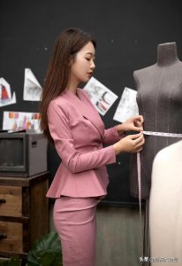 清爽的职业装的美女,气质超级出众,气质迷人