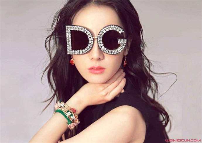 迪丽热巴不戴胸罩照片