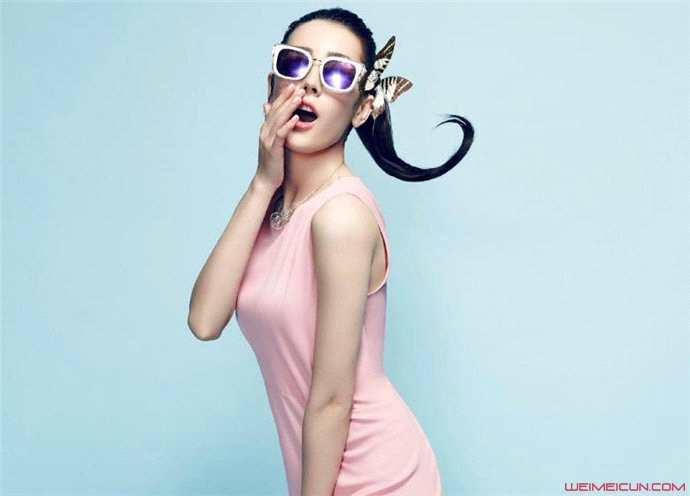 迪丽热巴不戴胸罩照片