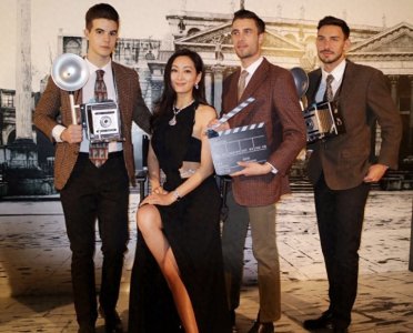 50岁孟广美近照,出席活动美如少女,手上巨钻抢镜!