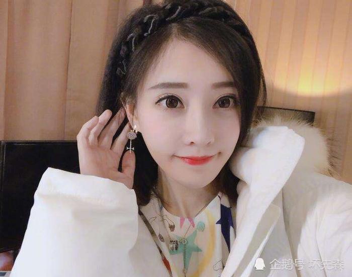 冯提莫直播时长不够被扣工资,玩英雄联盟差点被打哭