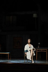 倪妮话剧巡演照