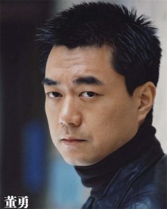 演员董勇个人资料简介:他是著名演员,45岁被嫂子逼着相亲,娶小9岁妻子