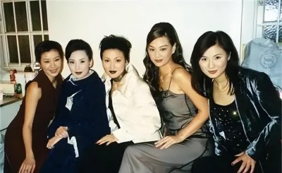 王馨平个人资料简介:她是“黑道大哥”王羽女儿,嫁富商22年仍无儿无女