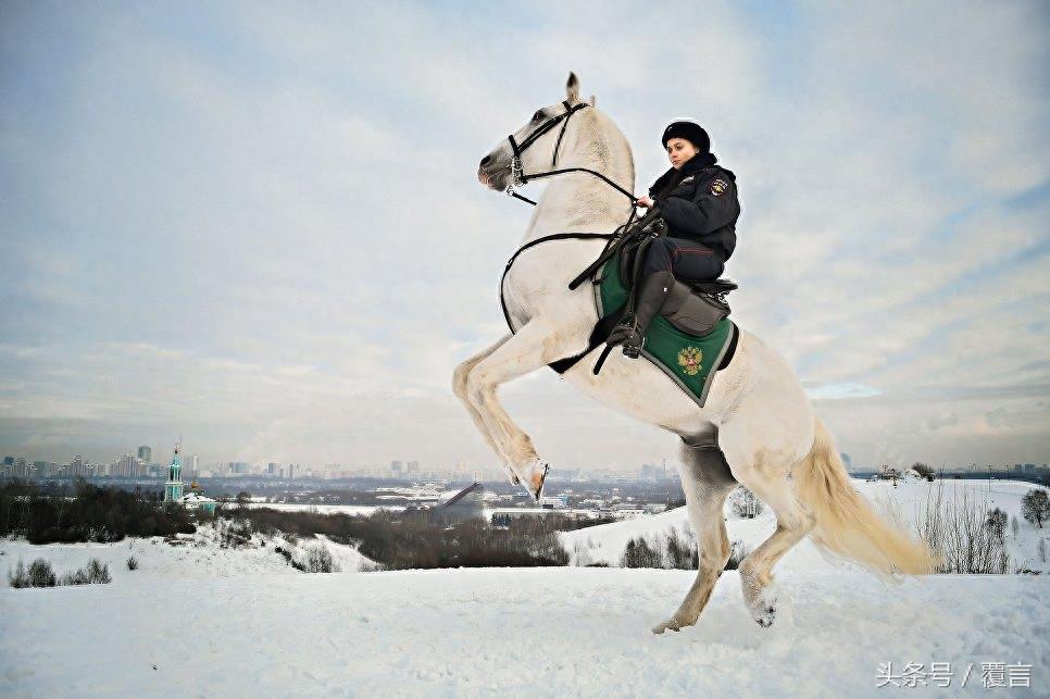 俄罗斯女骑兵美照漏出：感觉像是恋爱了！