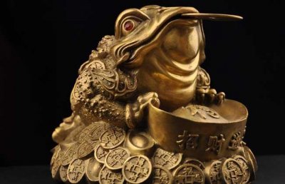 ​金蟾怎么摆放招财（三脚金蟾的2种摆放方式）