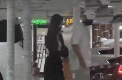 黄子韬徐艺洋恋爱又添实锤?饭后一起回家,两人小动作有点甜