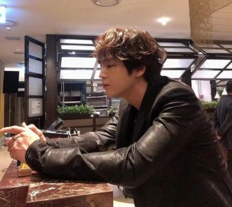 ​张根硕原来是美男(亚洲王子张根硕晒近照)