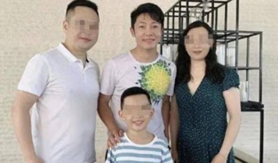 ​撒贝宁一家三口被偷拍！混血宝宝肤色浅，老外老婆看起来太养眼