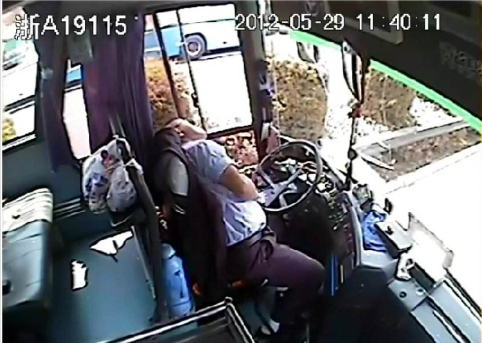 “最美司机”吴斌：在生命最后76秒拯救24名乘客，用生命履行职责