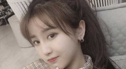 杨清柠的新浪微博（杨清柠两个微博号更新自己的美照）