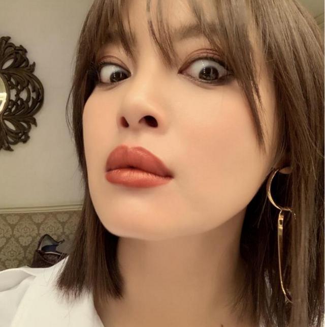 娱乐圈中辛芷蕾奇怪的嘴唇，是天生的的还是整容失败？