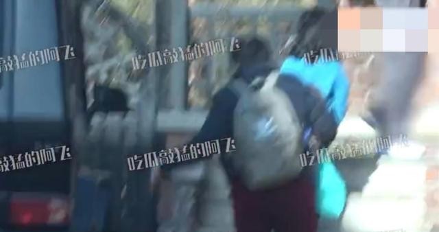 张亮带前妻寇静回新家(张亮老婆寇静同行照片)