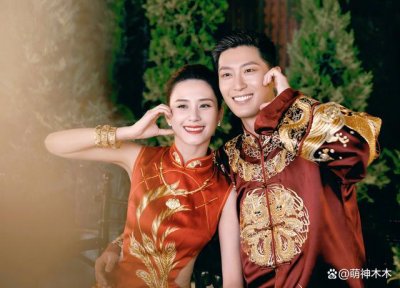 ​何超莲被亲妈抢风头，戴千万翡翠像暴发户，窦骁妈妈气质完胜