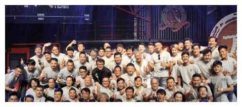 成龙晒珍藏老照片,七小福儿时模样流出,香港功夫片巅峰阵容!