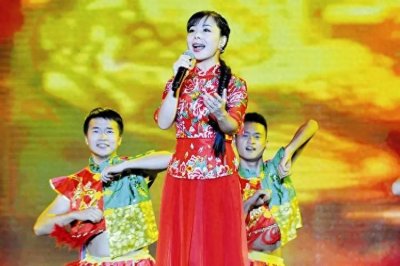 ​王二妮：凭《星光大道》走红，9年前放弃百万年薪嫁给农村男友