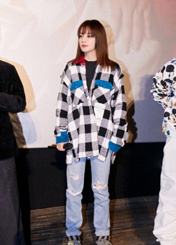 《还珠格格》又上演回忆杀,小燕子、容嬷嬷、五阿哥和尔泰合照啦