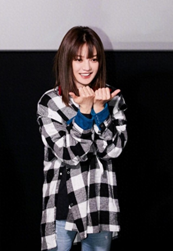 《还珠格格》又上演回忆杀,小燕子、容嬷嬷、五阿哥和尔泰合照啦