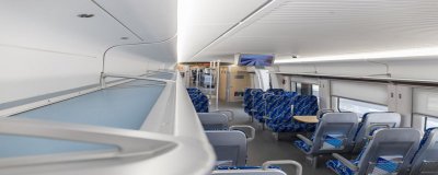 ​高铁二等座f座靠窗吗